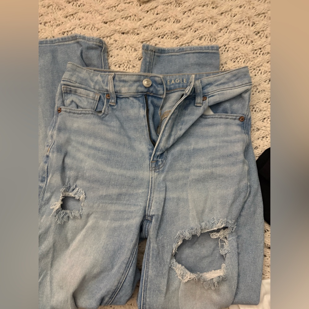 American Eagle Outfitters Light Blue Ripped Mom Straight legged Jeans